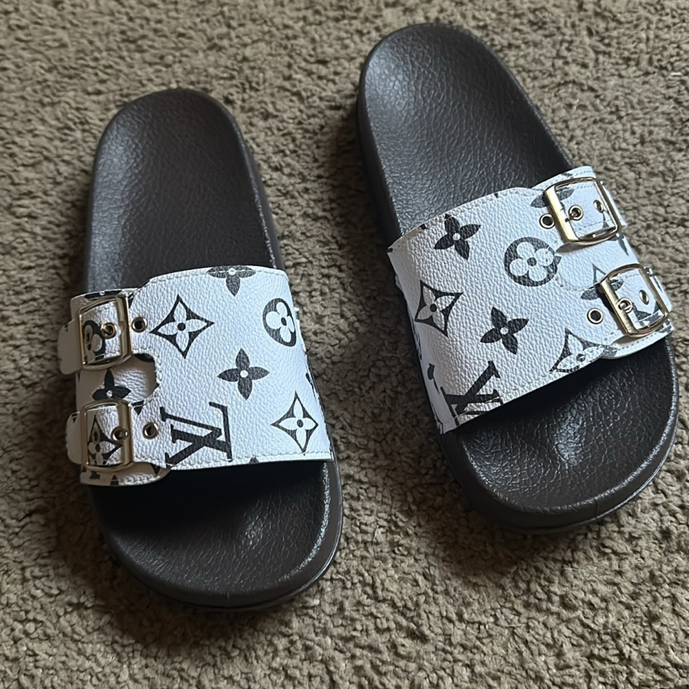 NWOT - LV Slides